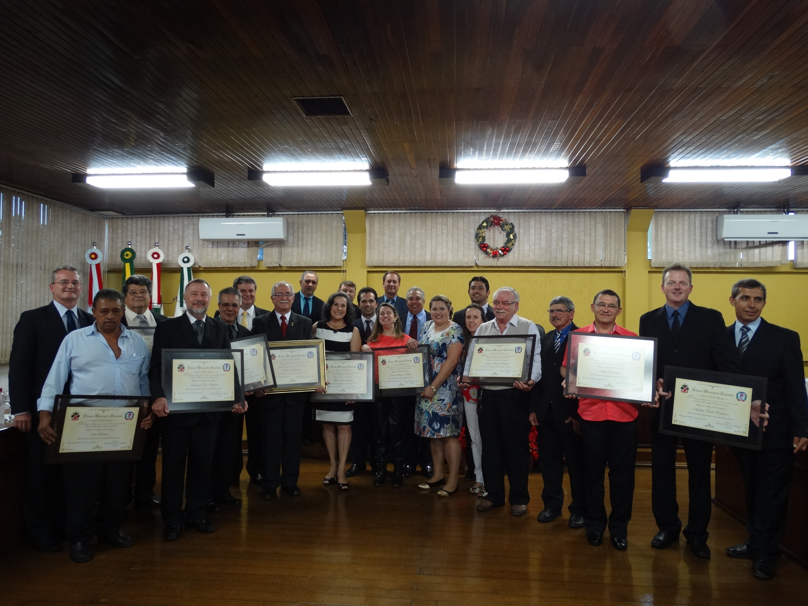 Câmara Municipal homenageia escritores com títulos de “Amigo de Canoinhas”