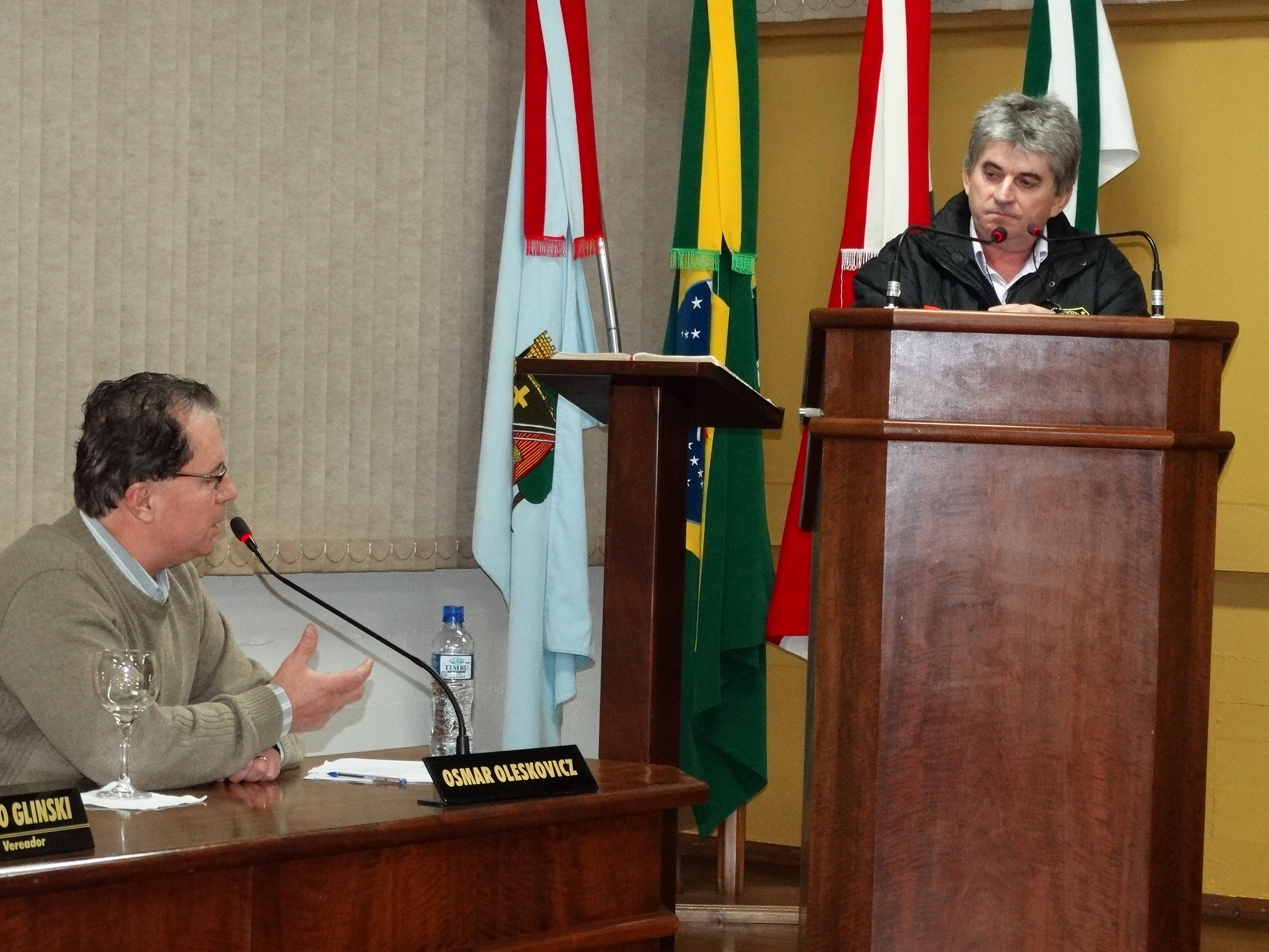 Falta de manutenção e desgaste das ferragens podem ter motivado queda de cobertura de ginásio de esportes