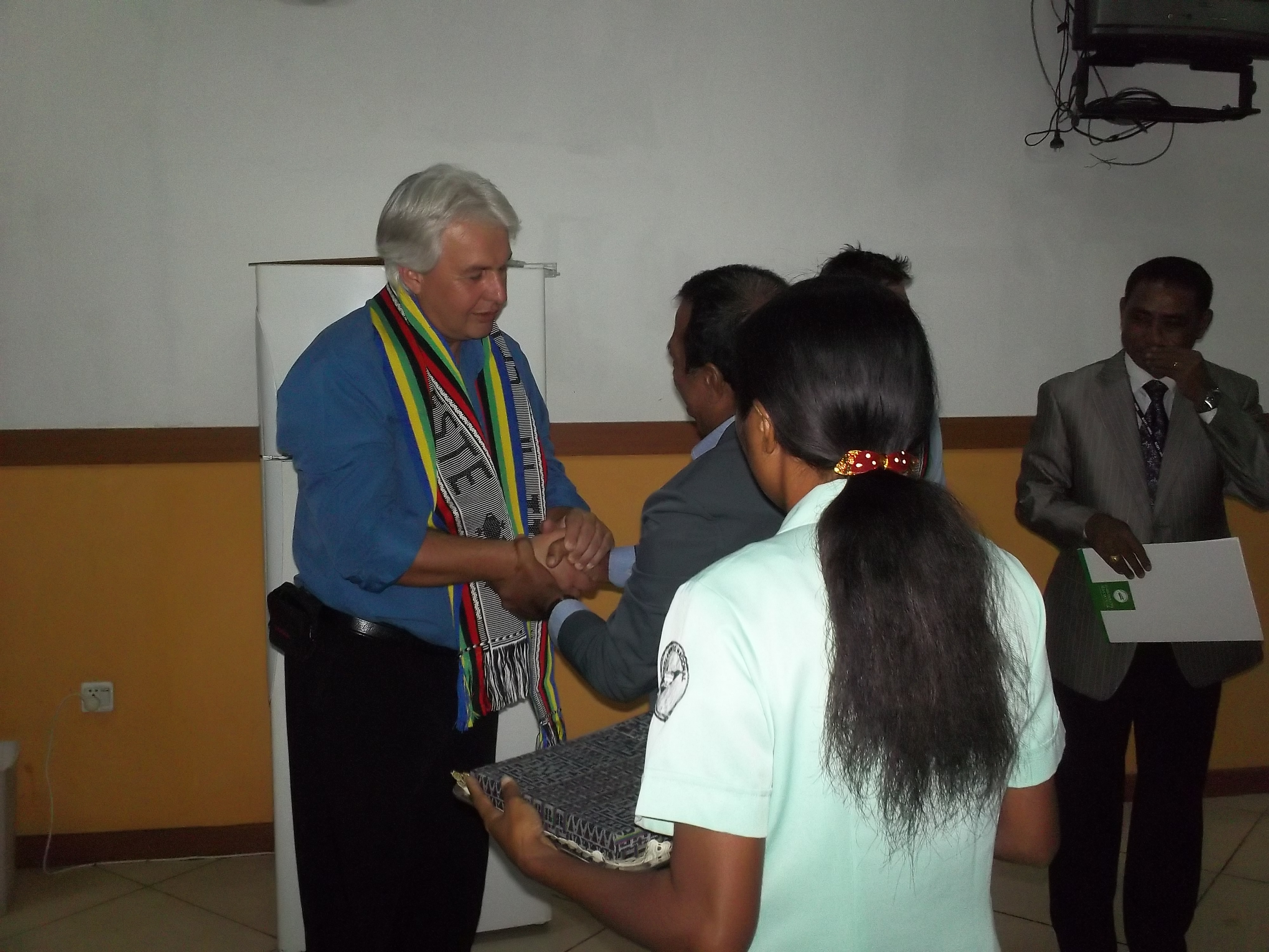 Funcionário da Câmara de Canoinhas é homenageado pelo Parlamento do Timor-Leste