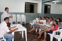 Moradores pedem limpeza emergencial em córrego que corta a Cohab 1