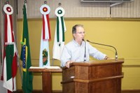 Oleskovicz cobra reestruturação de ginásio de esportes de escola no Campo D’Água Verde