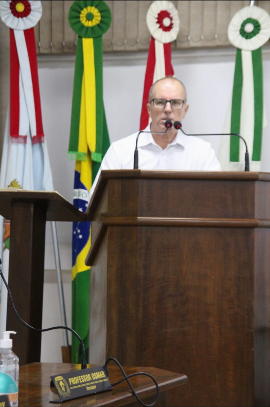 Osmar cobra da atual Gestão Municipal, Piso Nacional do Magistério, jornada de trabalho e vagas na rede municipal