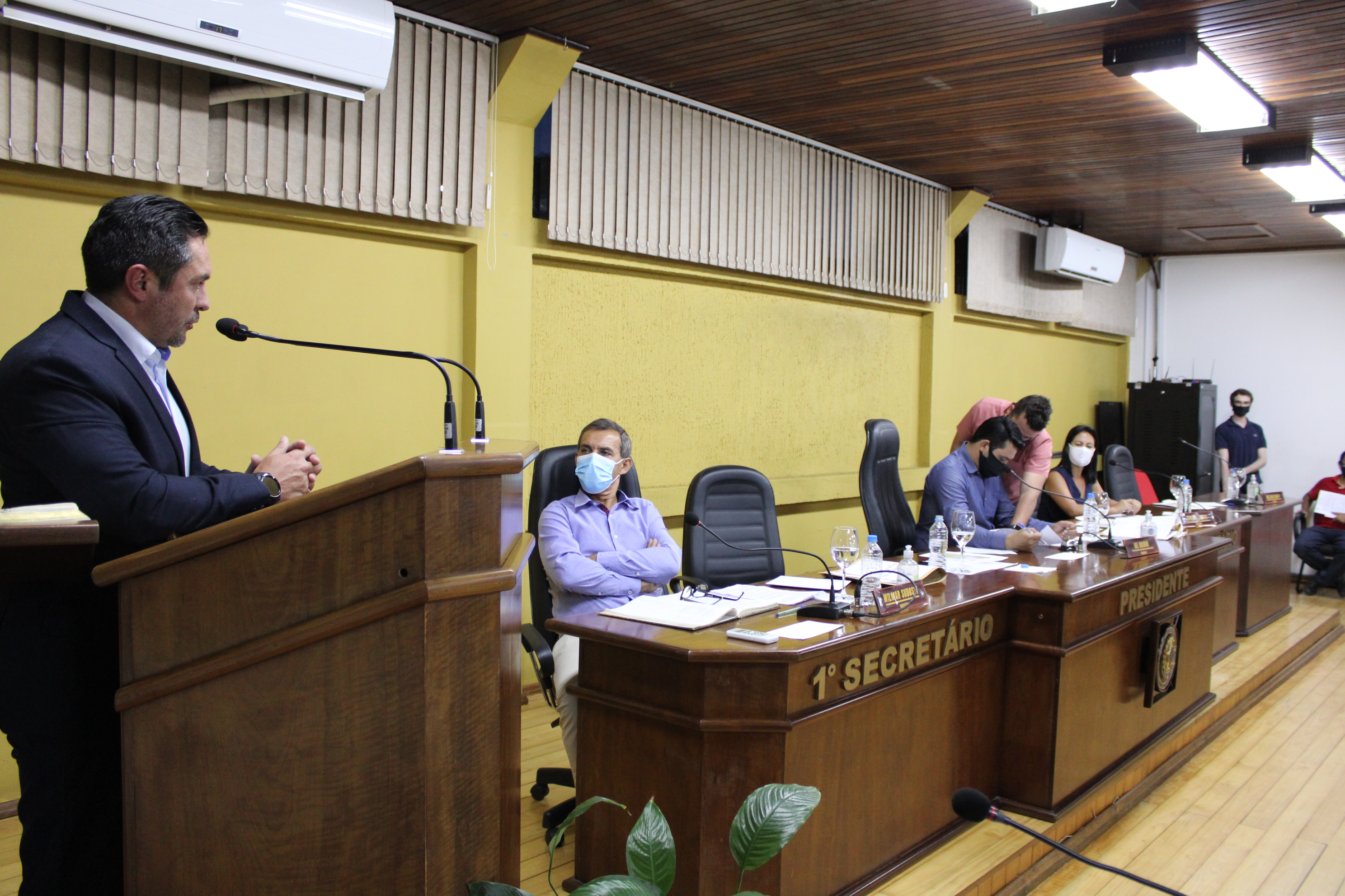 Prefeito em exercício Renato Pike participa de sessão da Câmara de Vereadores