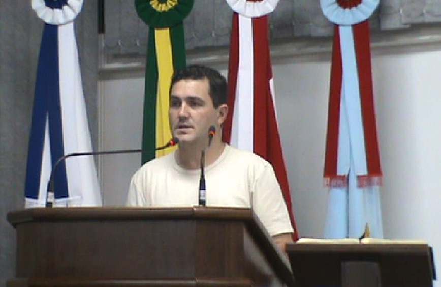 Presidente da Associação Desafio Jovem utiliza tribuna da Câmara de Canoinhas