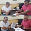 Presidente da Câmara de Vereadores recebe relatório da Ouvidoria Municipal