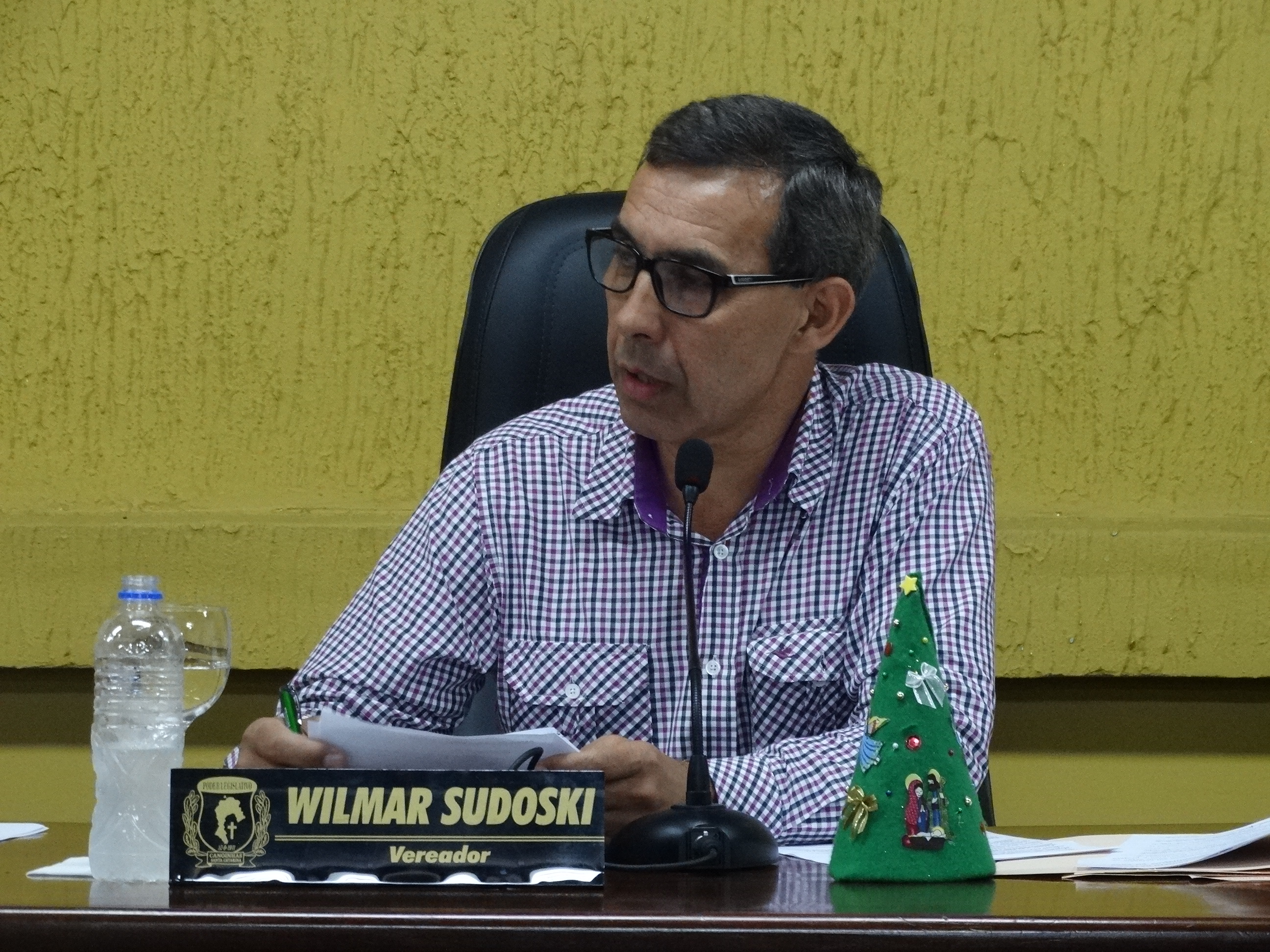 Sudoski parabeniza Papai e Mamãe Noel do Natal da Paz