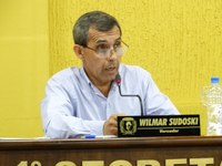 Sudoski relata deterioração de asfalto em conjunto habitacional e cobra providências