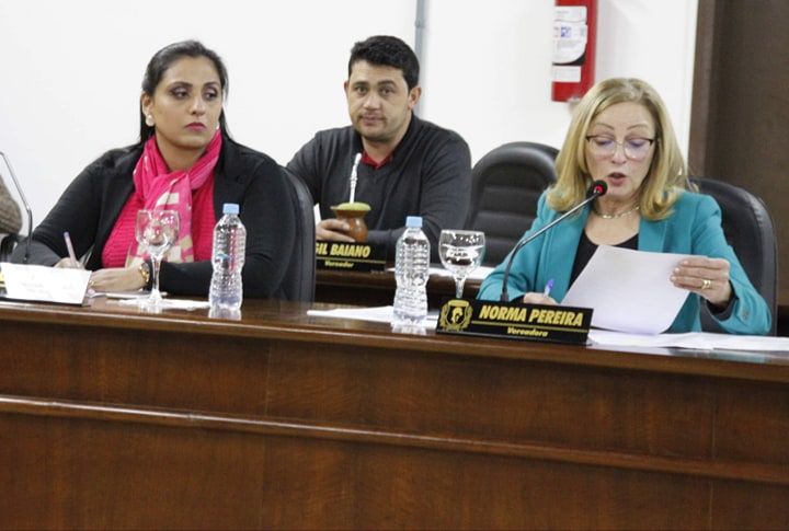 Vereadora Norma Pereira fala em sessão sobre o lixo em praças e ruas de Canoinhas