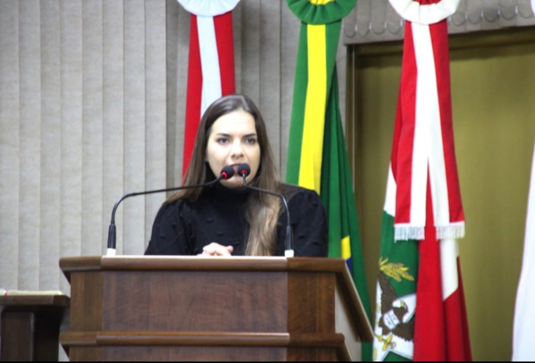 Vereadora Tatiane Carvalho fala na Tribuna sobre Projeto do Grupo Resgates