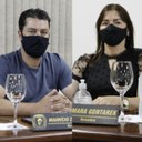 Vereadores Maurício Zimmermann e Silmara Gontarek falam durante sessão sobre o projeto Porteira Adentro